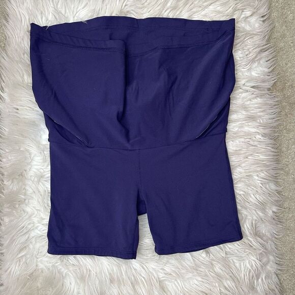 Athleta Relay Skort in navy with a slight purple hue - Picture 4 of 7